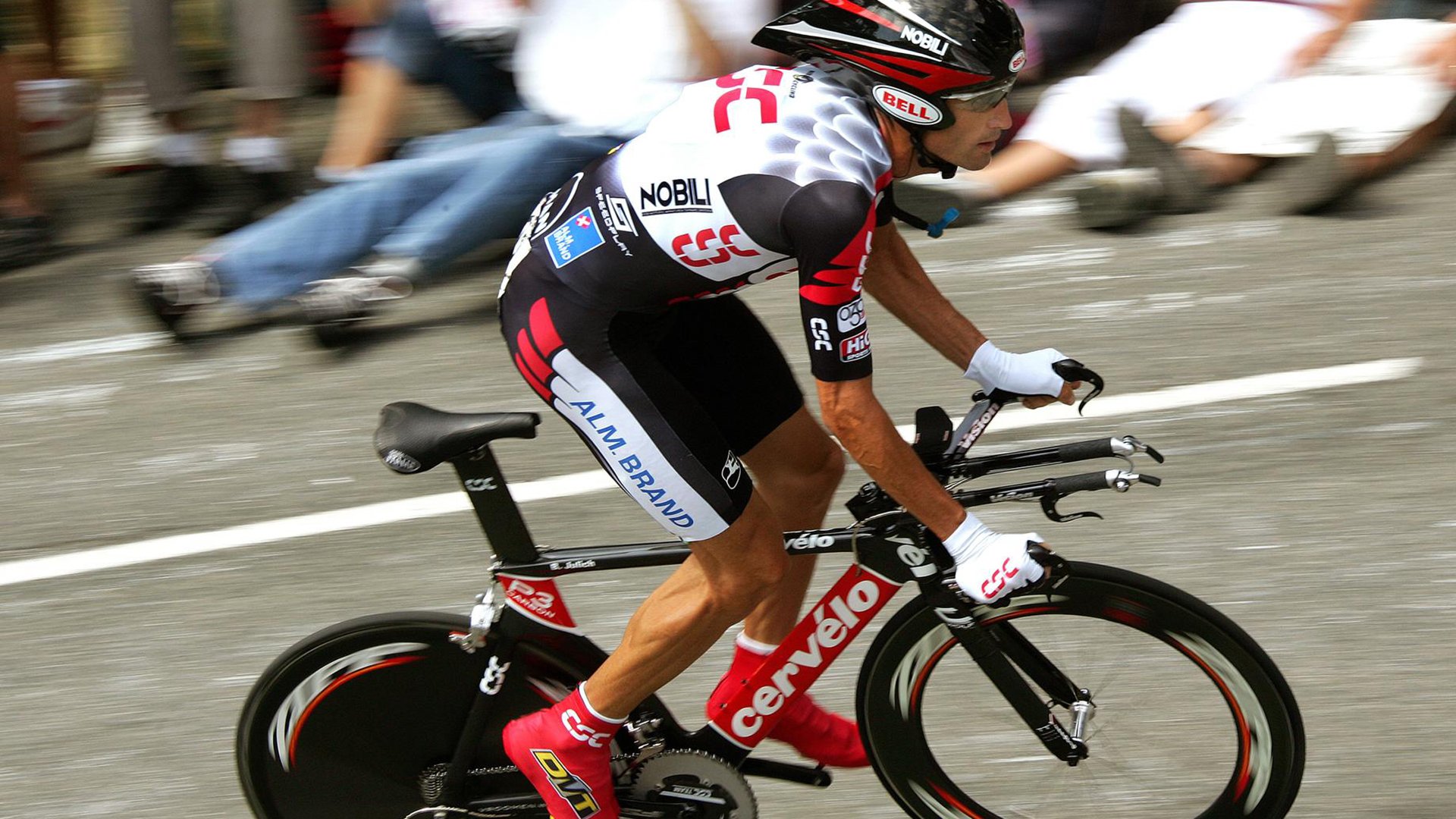 冠军球队季前国际拉练:打造实战利器,迎接新赛季巅峰挑战