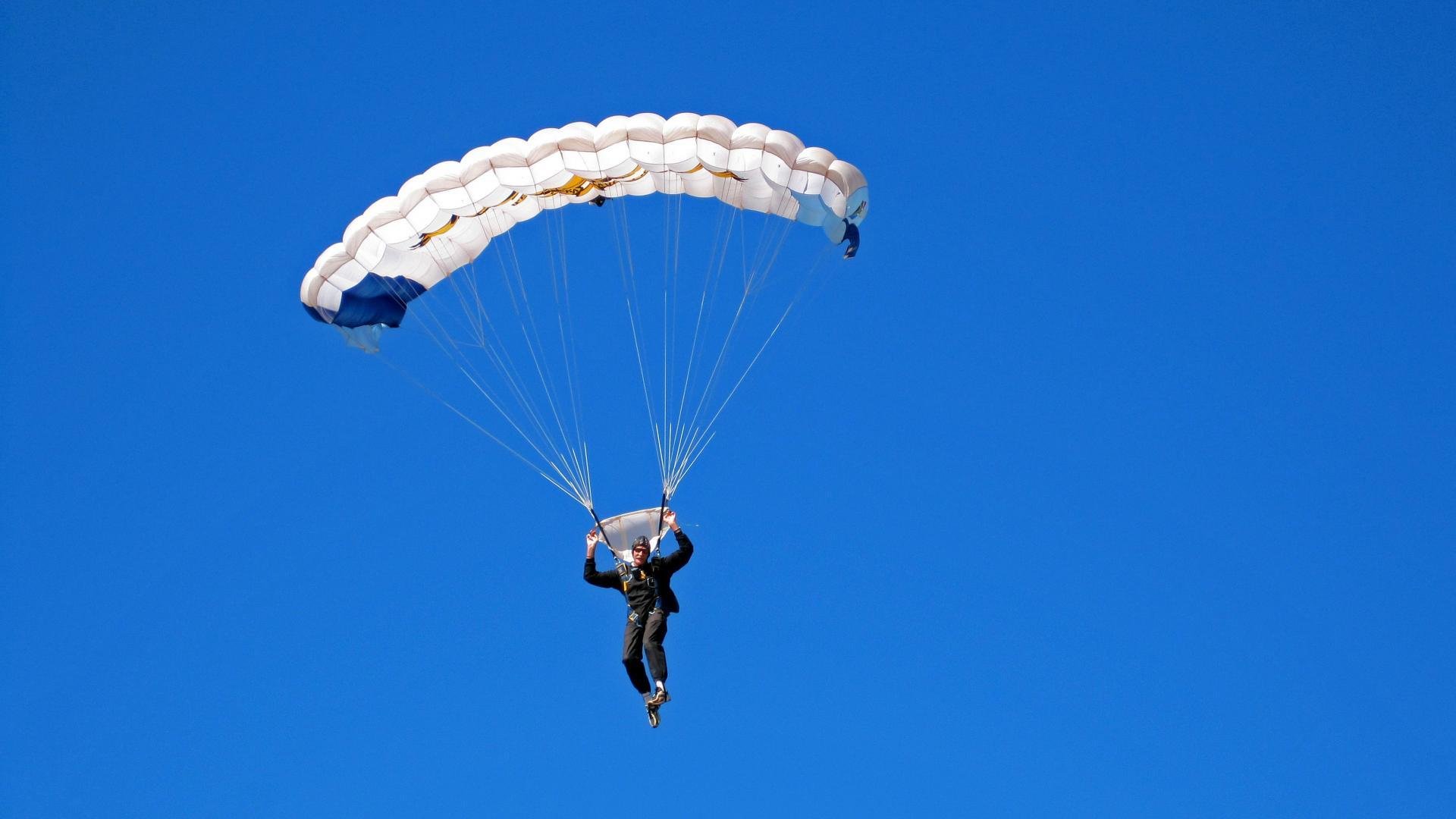 凯恩宣布解约条款明年启动,巴萨或成新东家选择,凯恩转会巴黎