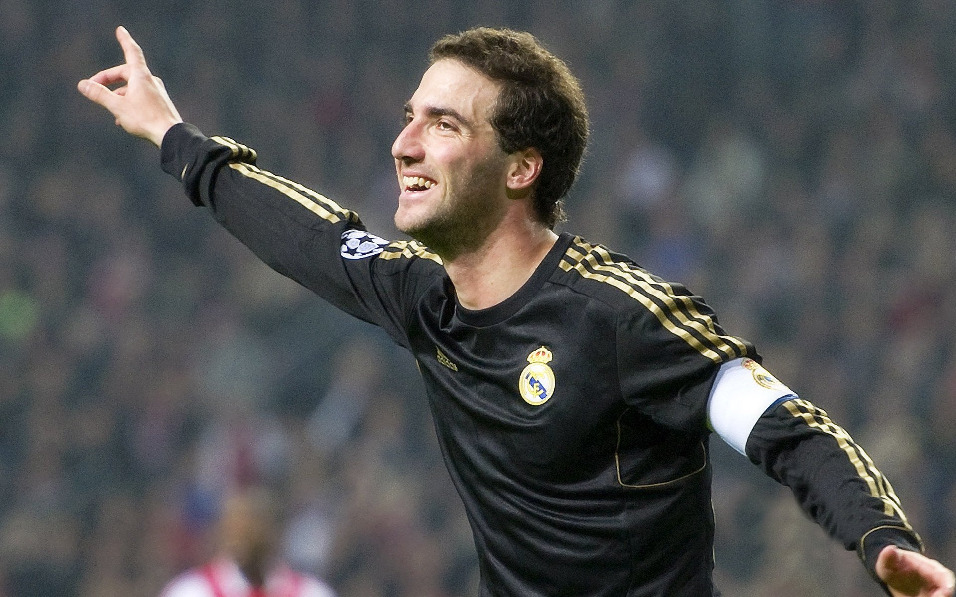 “费尔南多·比亚尔巴的创新踢球，刷新阿根廷橄榄球的战术”